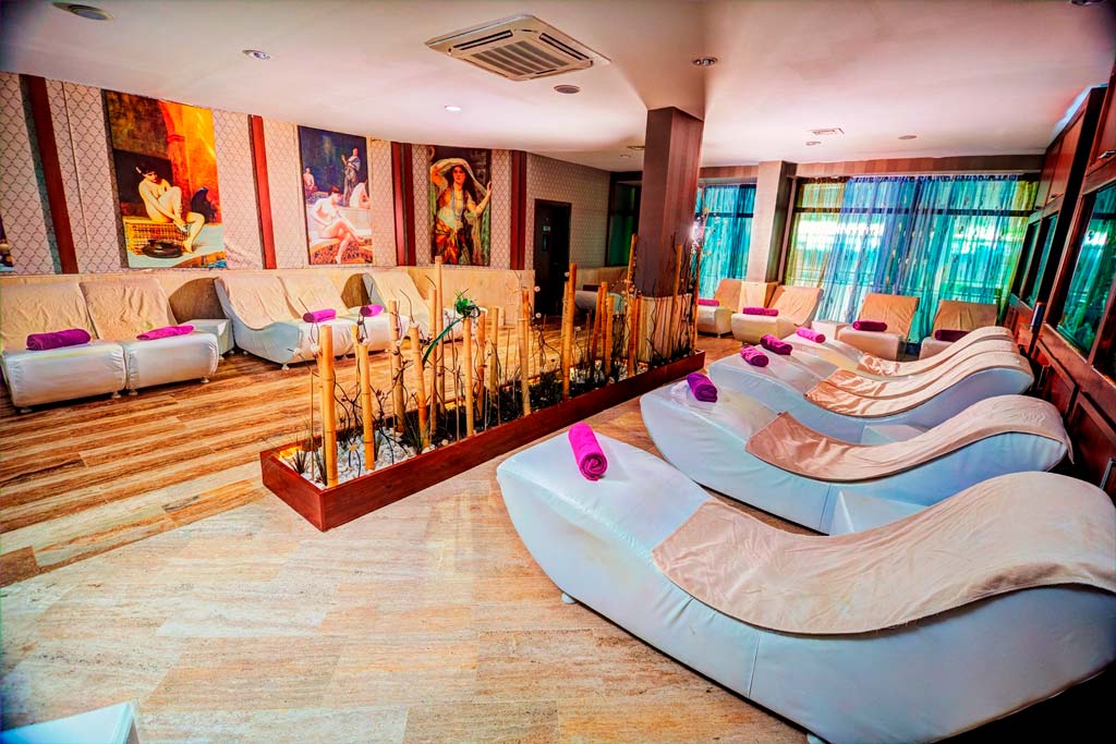 Meyran Hotel havuz alanı